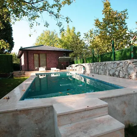Secluded Villa With Pool Surrounded By Nature In Sapanca Sakarya (Marmara)